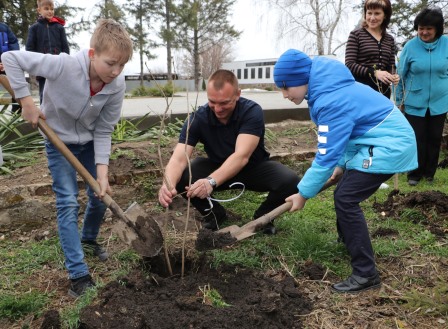 В Песчаном поселении прошла акция «Сирень 45 года»