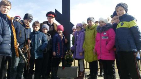 Школьники провели субботник у Волчьих ворот