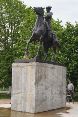 Памятник А.Гречишкину
