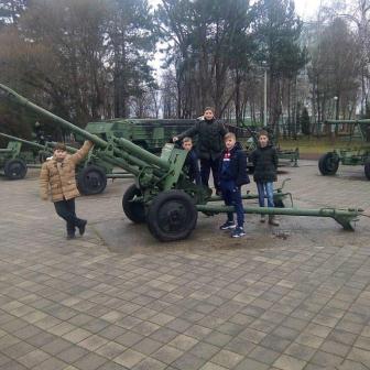 Тбилисские школьники посетили с музей военной техники