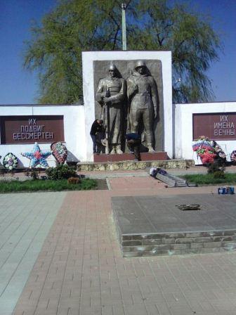 В селе Ванновском готовятся ко Дню Победы