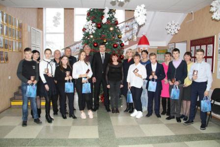 Накануне Дня Конституции юным тбилисцам вручили паспорта