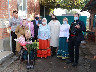 Жительнице Тбилисской вручили медаль в честь 75-летия Победы