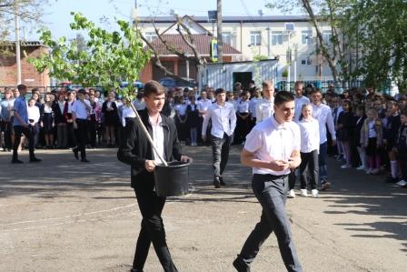 В седьмой школе прошла акция «Сад Памяти»