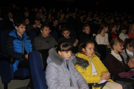 12 декабря 2016 года в День Конституции РФ в станице Тбилисской состоялась акция «Российская символика»