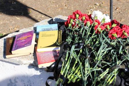 В Тбилисской прошел траурный митинг в память о погибших в Керчи