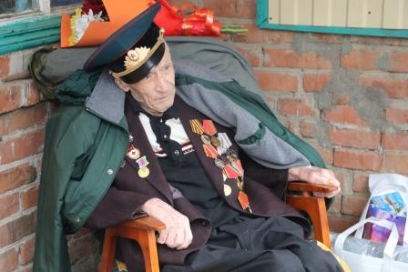 Для ветерана из Тбилисского района провели парад Победы