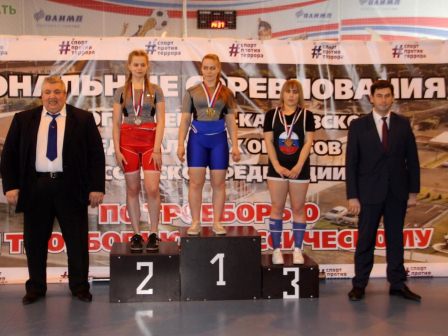 Тбилисский спортсмен установил рекорд края в приседании