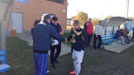 На стадионе «Пищевик» прошло торжественное подведение итогов летнего первенства по футболу
