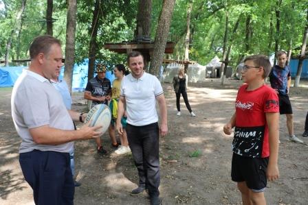 Глава района Евгений Ильин встретился со спортсменами в «Ласточке»