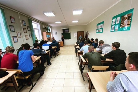 Ванновские студенты приняли участие в круглом столе на тему «Каждый выбирает для себя»