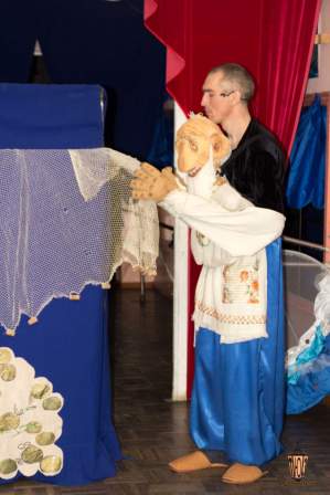 Тбилисским школьникам показали спектакль «Сказка о Золотой рыбке»