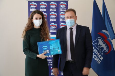 В Тбилисском районе торжественно вручили партбилеты