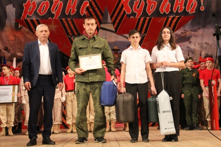 В Тбилисском районе школьников наградили экскурсионными поездками в Волгоград и Новороссийск