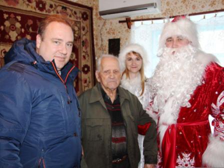 В Тбилисском районе с Новым Годом и Рождеством поздравляют участников Великой Отечественной войны