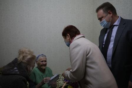 В Тбилисском районе с Новым Годом и Рождеством поздравляют участников Великой Отечественной войны