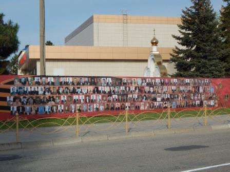 В Тбилисской обновили «Стену памяти»