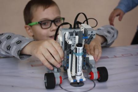 Тбилисские школьники показали достойный результат в соревнованиях по робототехнике