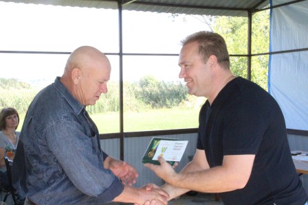 Тбилисских охотников и рыболовов наградили почетными грамотами и памятными медалями