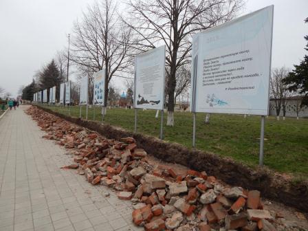 В центральном парке станицы Тбилисской ведутся работы по благоустройству