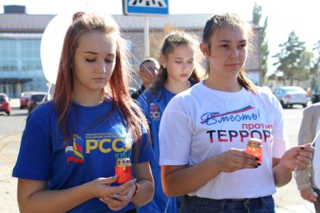 В Тбилисской прошел траурный митинг в память о погибших в Керчи