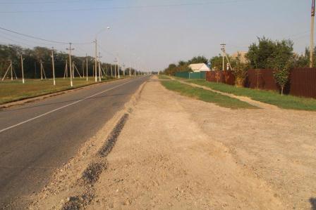 В Тбилисской продолжается грейдирование дорог