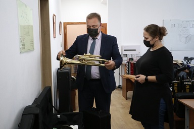 Новые инструменты получила школа искусств станицы Тбилисской 