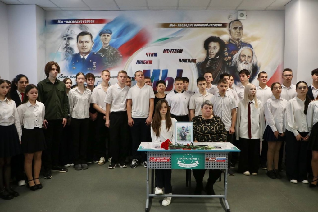 В школе №2 ст. Тбилисской открыли «Парту Героя»!