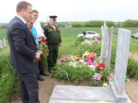 Семья из Тбилисского района 76 лет ухаживает за могилой неизвестного солдата