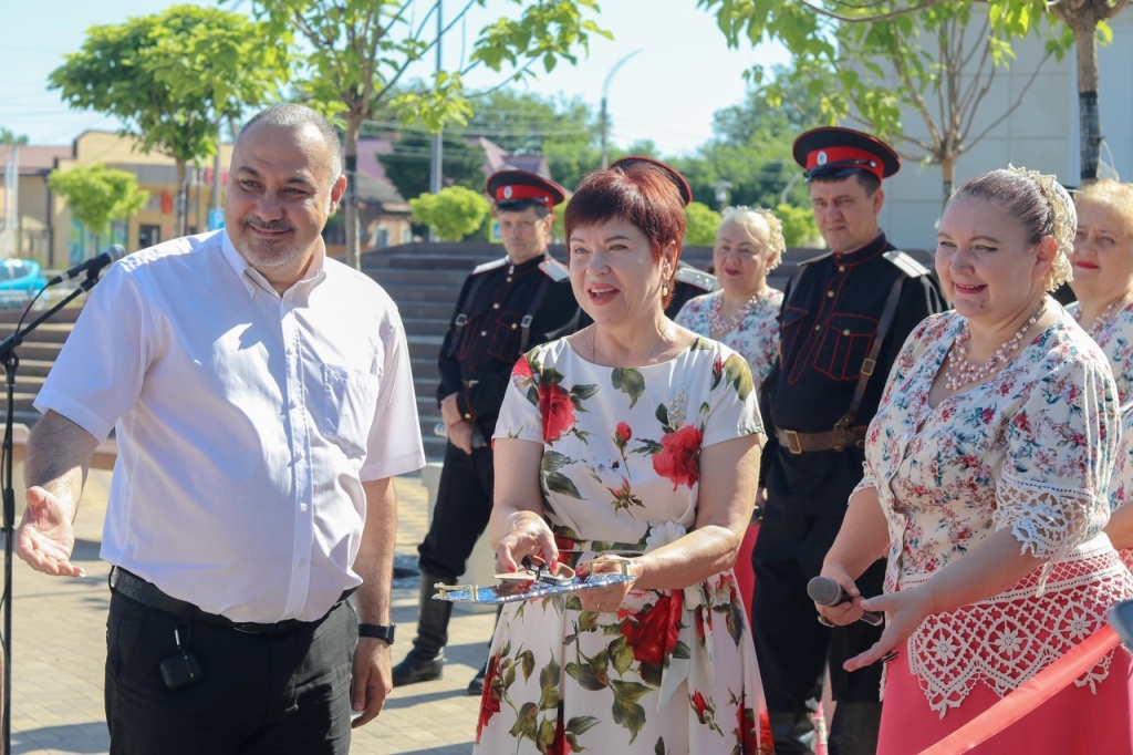 В Тбилисском районе установлена «Лавочка примирения»