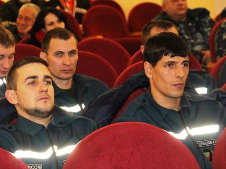 В Тбилисском районе спасателей поздравили с профессиональным праздником