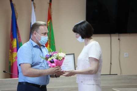 Глав района поздравил соцработников с праздником