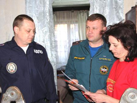 Пожарные извещатели устанавливают в трудных семьях