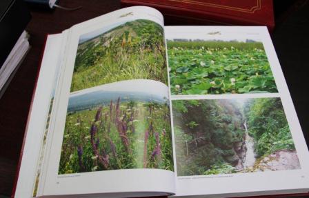 Школы и библиотеки Тбилисского района получат Красные Книги Краснодарского края