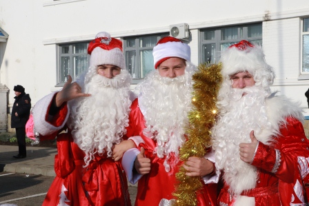 В Тбилисской прошло шоу Дедов Морозов и Снегурочек