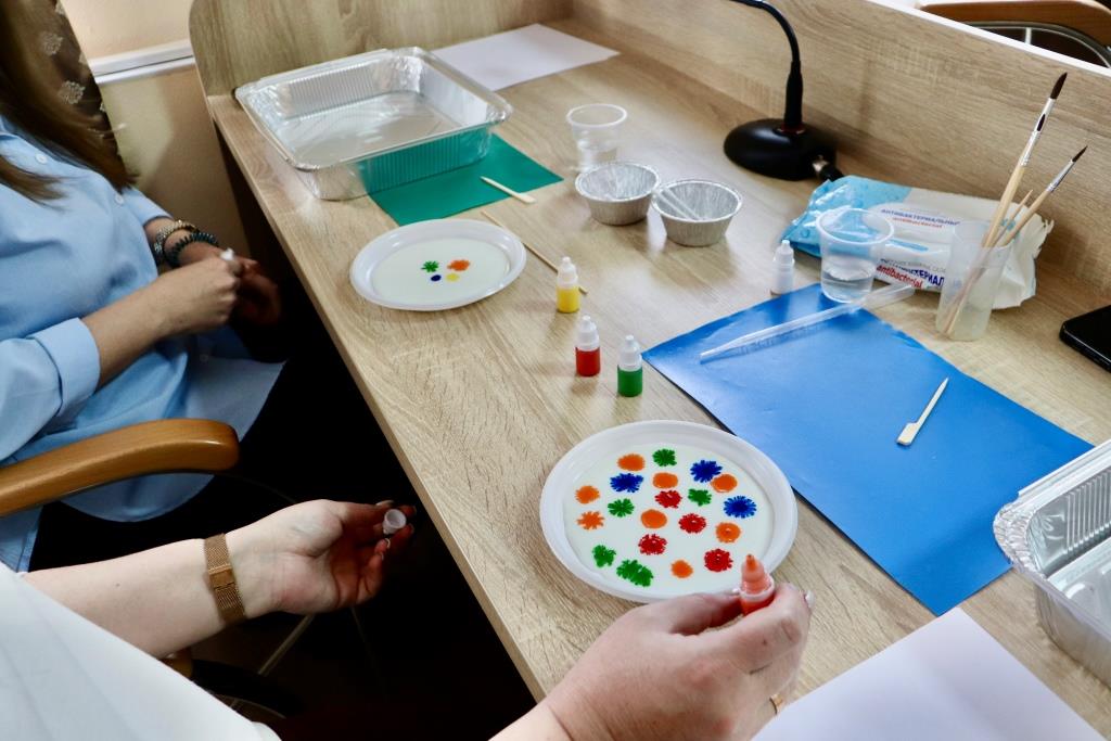 Женщины Тбилисского района создали картины на воде