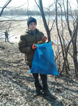 Ученики и педагоги седьмой школы вышли на большой субботник