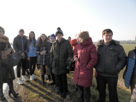 Экскурсию по местам боевой славы провели для тбилисских школьников