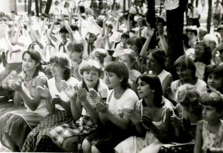 Космонавт В.Д. Зудов в пионерском легере "Ласточка"