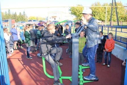 В хуторе Марьинском Тбилисского района торжественно открыли многофункциональную спортивную площадку