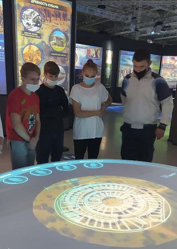 Школьники Тбилисского района посетили Исторический парк «Россия-моя история»