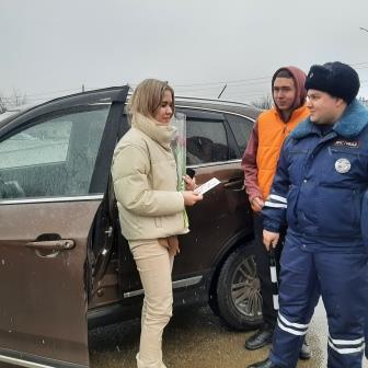 Поздравили с международным женским днем женщин-водителей