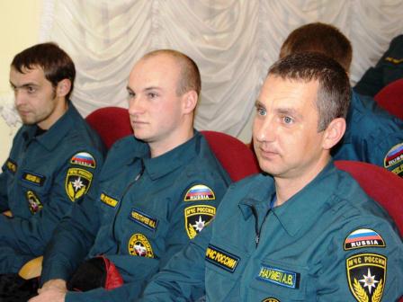 В Тбилисском районе спасателей поздравили с профессиональным праздником