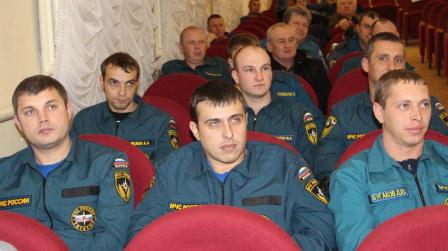 В Тбилисском районе спасателей поздравили с профессиональным праздником