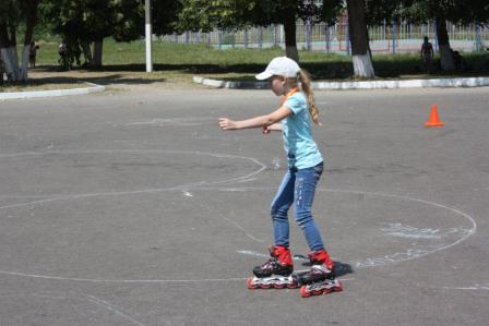 В детском лагере «Солнышко» прошли веселые «Соревнования на колесах»