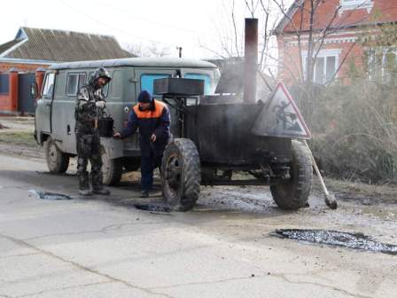 В Тбилисском поселении ремонтируют дороги