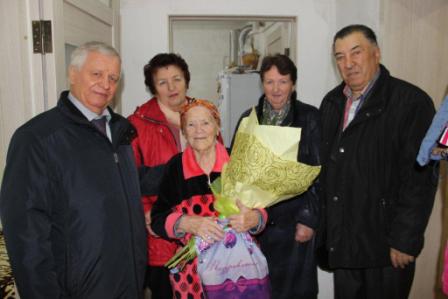 В Тбилисском районе участниц Великой Отечественной войны поздравили с Днем матери