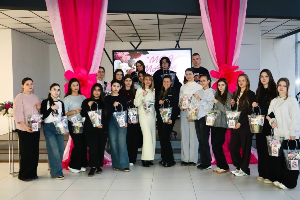 В Тбилисском районе прошёл творческий мастер-класс к 8 Марта