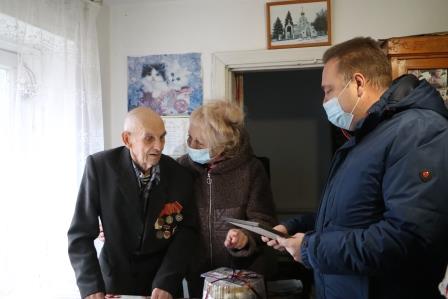 В Тбилисском районе с Новым Годом и Рождеством поздравляют участников Великой Отечественной войны