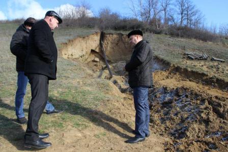 Евгений Ильин проконтролировал ход работ по восстановлению грунта возле водозабора